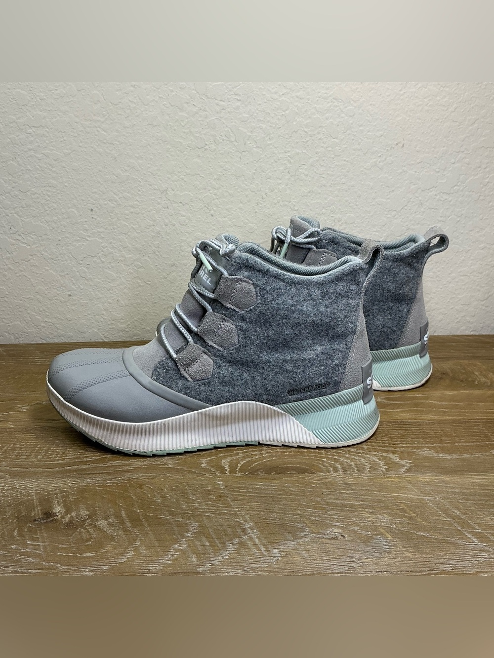 Sorel OUT N ABOUT III Classic Women's Waterproof Boot Size 7.5 Dove/Sea Sprite